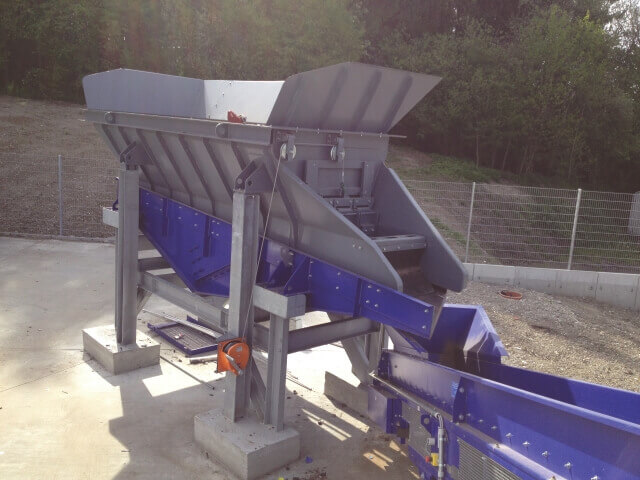 Aufgabeeinheit für das Recycling von Baumischabfall