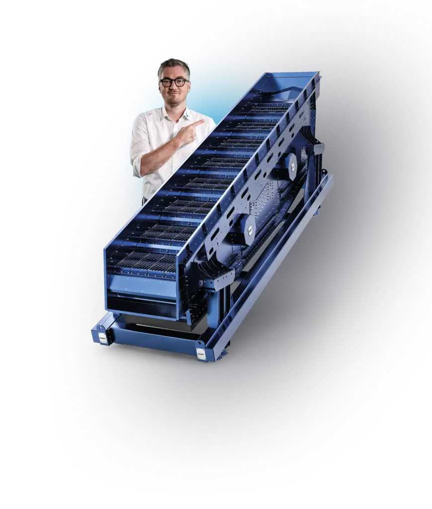 A man standing next to a blue 3D COMBI screening machine from Spaleck.