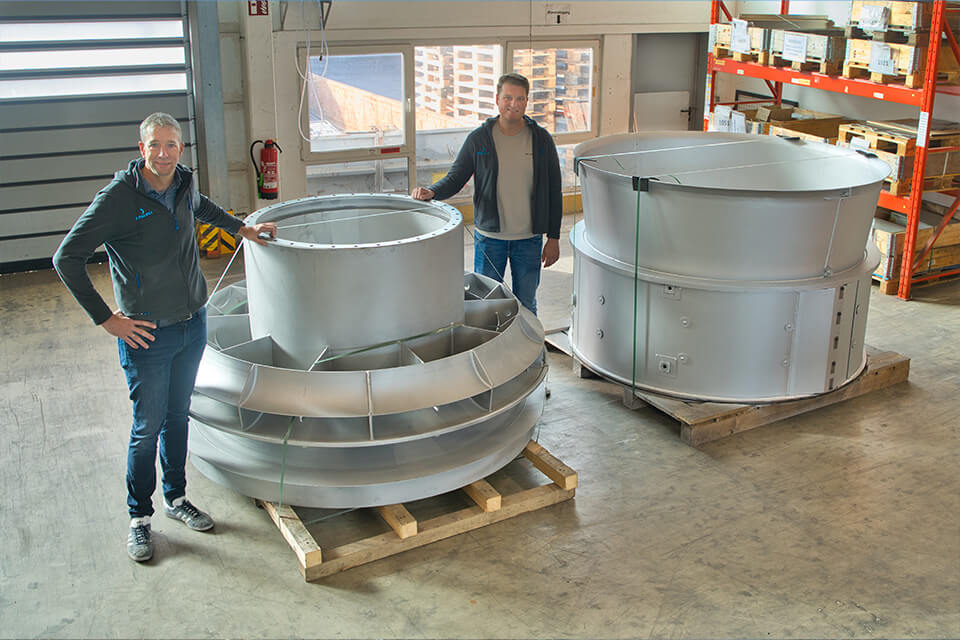 Large gas turbine in production at contract manufacturer SPALECK | Assembly of a gas turbine | A mechanical fabricator is manufacturing a large gas turbine for the energy sector | Close-up view of a gas turbine—manufactured by SPALECK