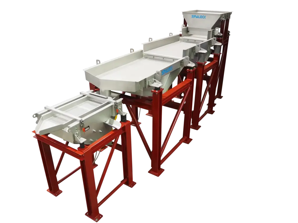 Combined system consisting of a vibrating trough with a conveying and metering section, as well as a single-deck vibrating screen for inspecting pet food