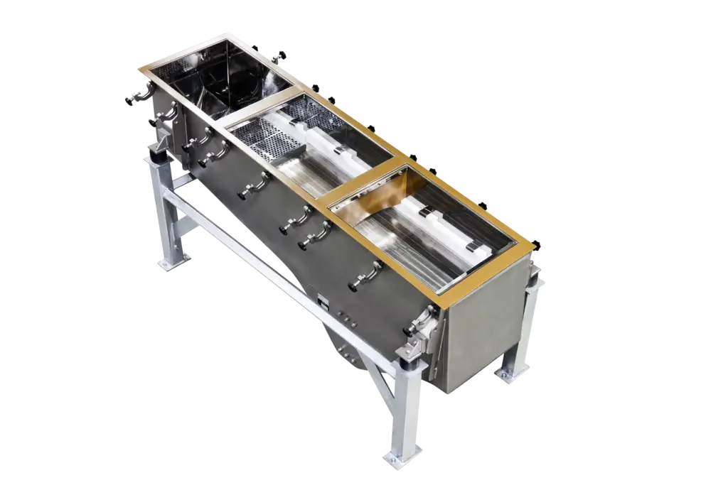 Cleanroom machine for dewatering granules with integrated screening control
