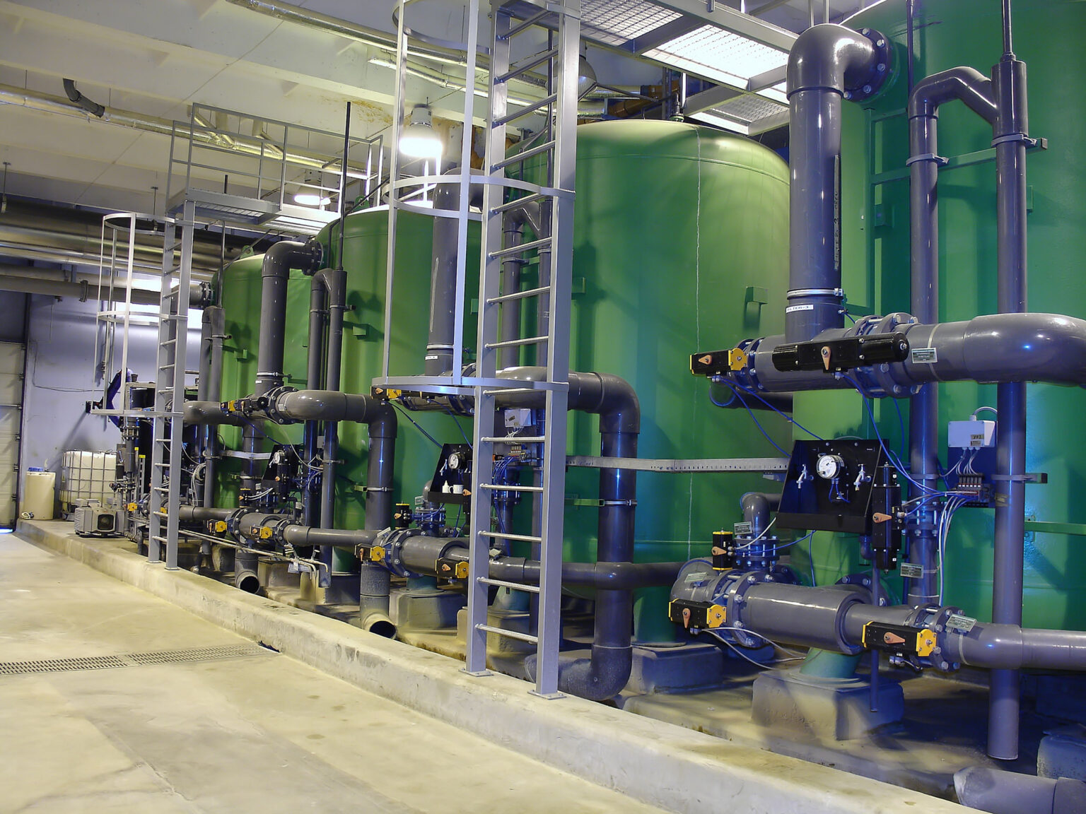 Four green tanks for precipitation and flocculation in water treatment